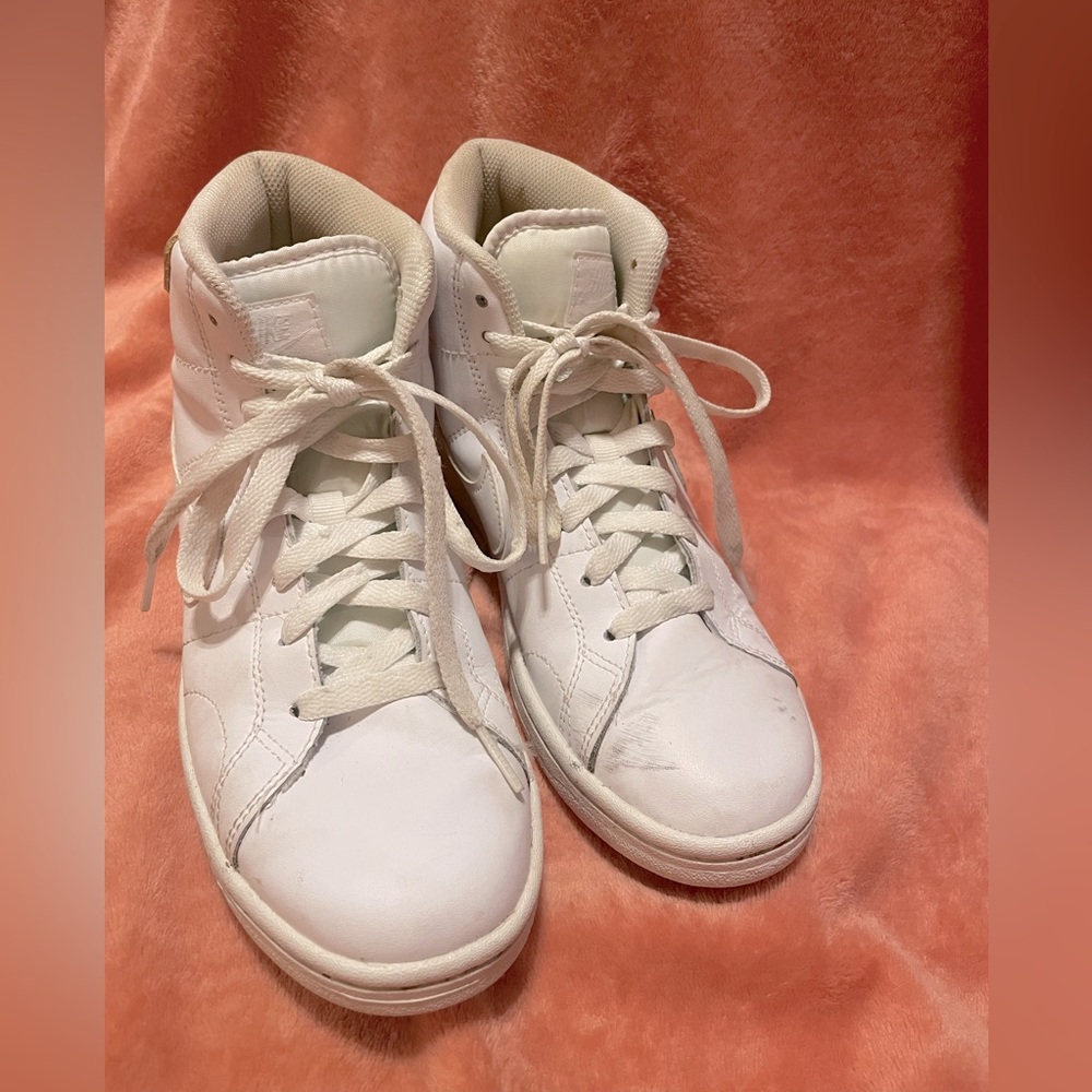 Nike Blazers, Women’s 8. Kinda worn but still in good condition.
